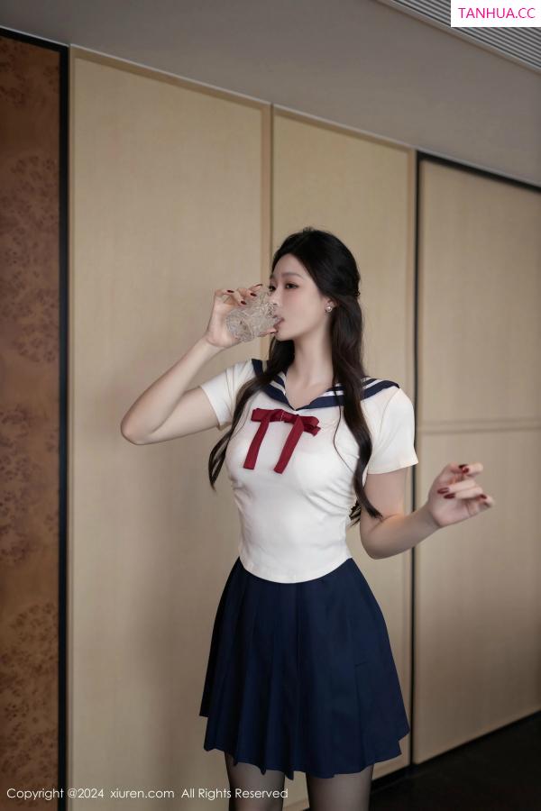 逗逗DouDou  [XiuRen]高清写真图 2024.11.29 No.9530 小逗逗 黑丝美腿第25张图片
